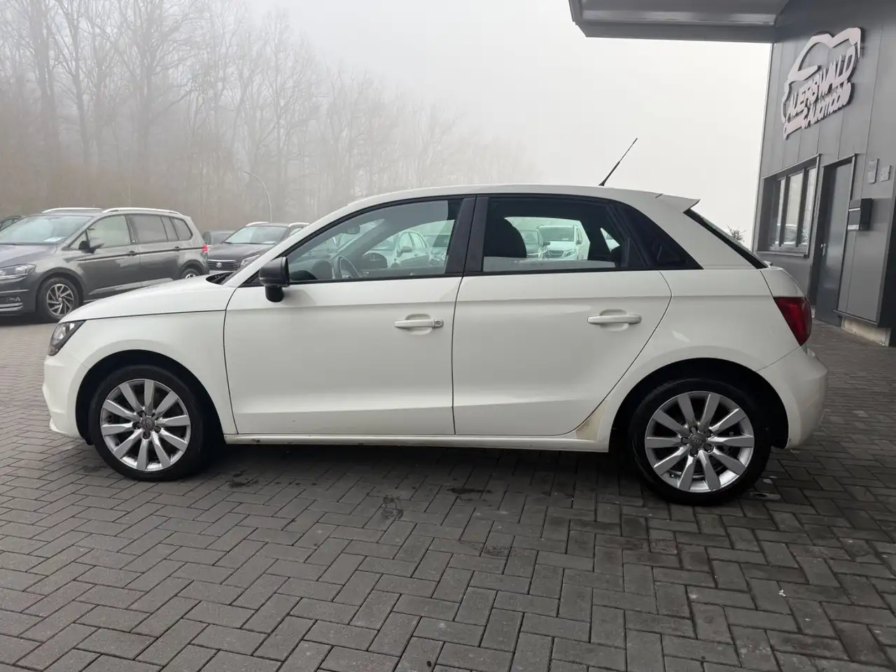 2013 Audi A1 Sportback Ambition * PDC * Sport * Teilleder, photograph 9