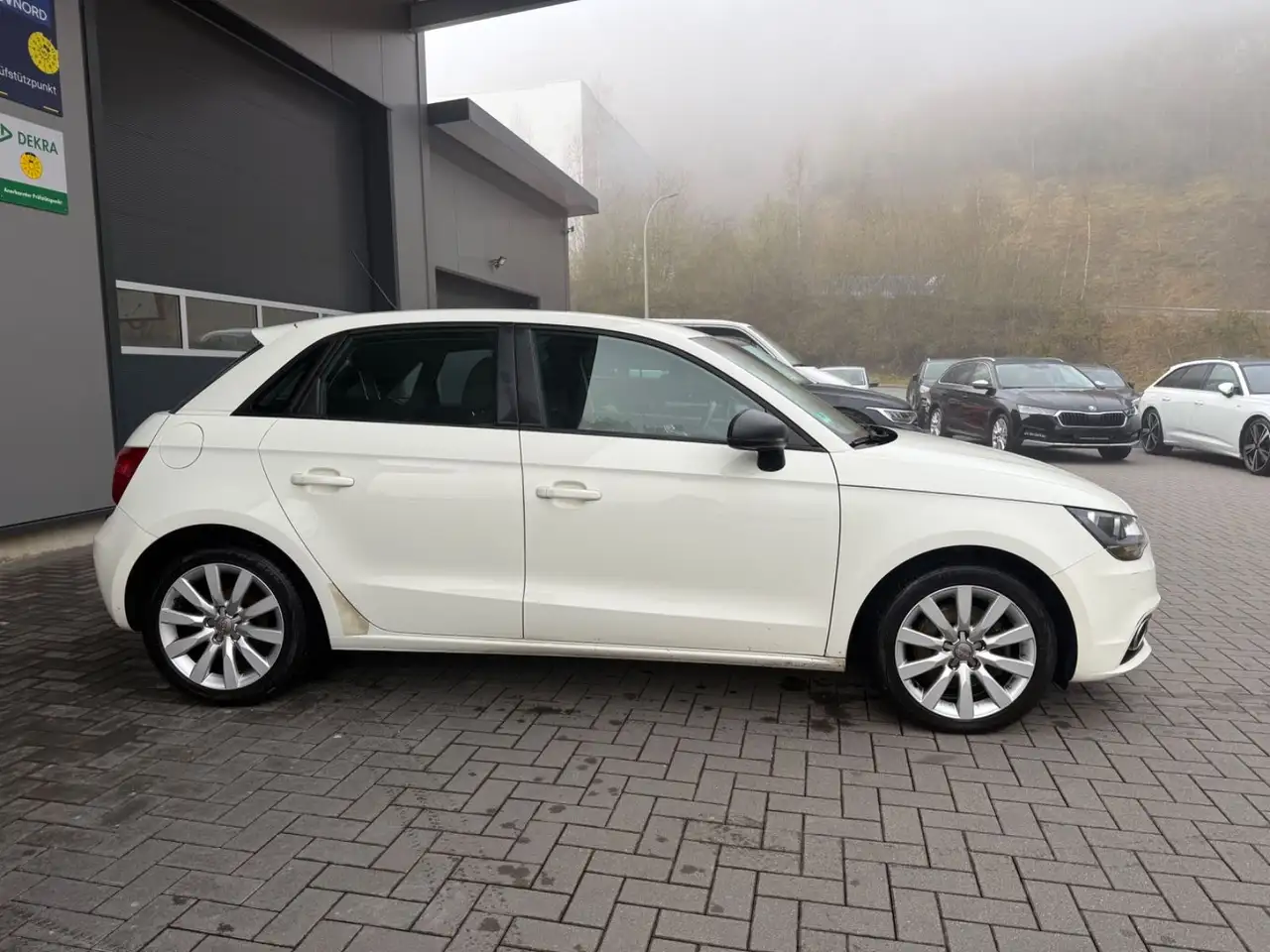 2013 Audi A1 Sportback Ambition * PDC * Sport * Teilleder, photograph 6