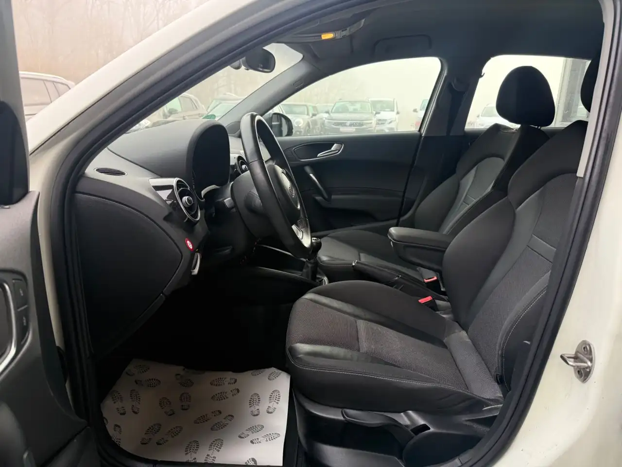 2013 Audi A1 Sportback Ambition * PDC * Sport * Teilleder, photograph 10