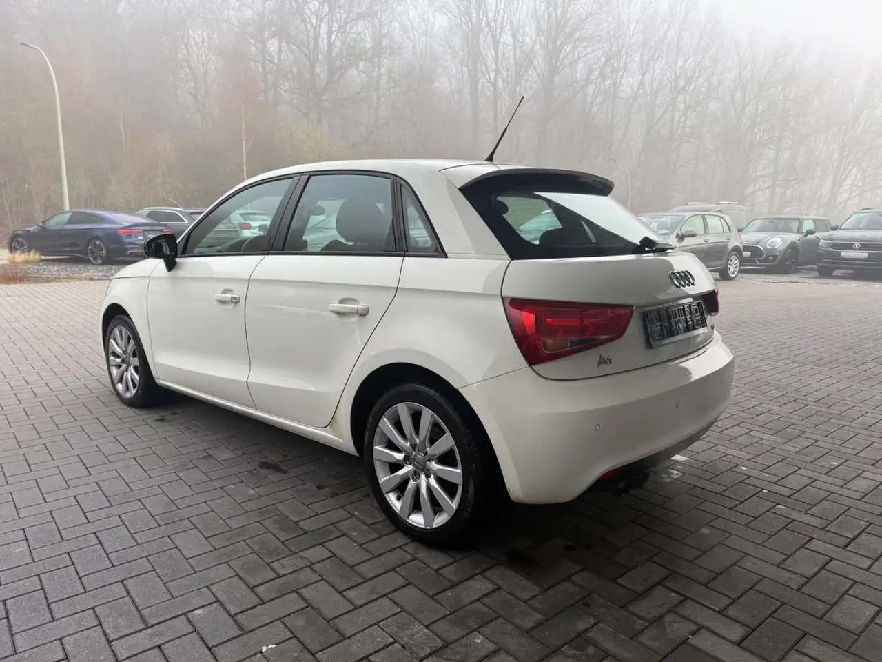 2013 Audi A1 Sportback Ambition * PDC * Sport * Teilleder, photograph 8