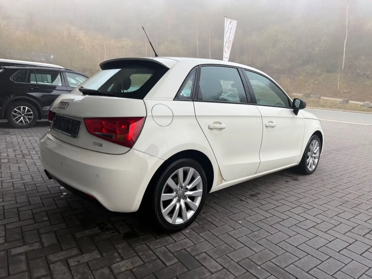 2013 Audi A1 Sportback Ambition * PDC * Sport * Teilleder, photograph 7