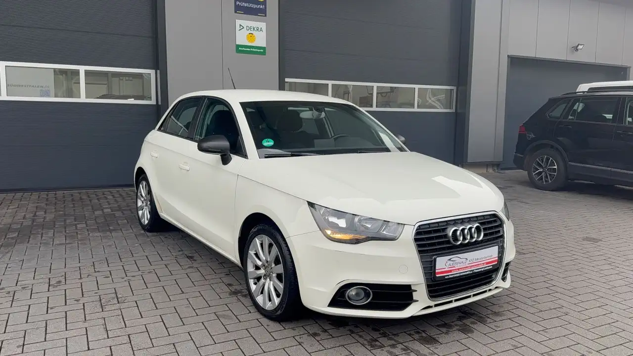 2013 Audi A1 Sportback Ambition * PDC * Sport * Teilleder, photograph 3