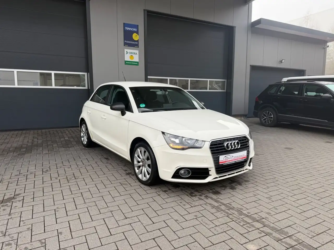 2013 Audi A1 Sportback Ambition * PDC * Sport * Teilleder, photograph 4