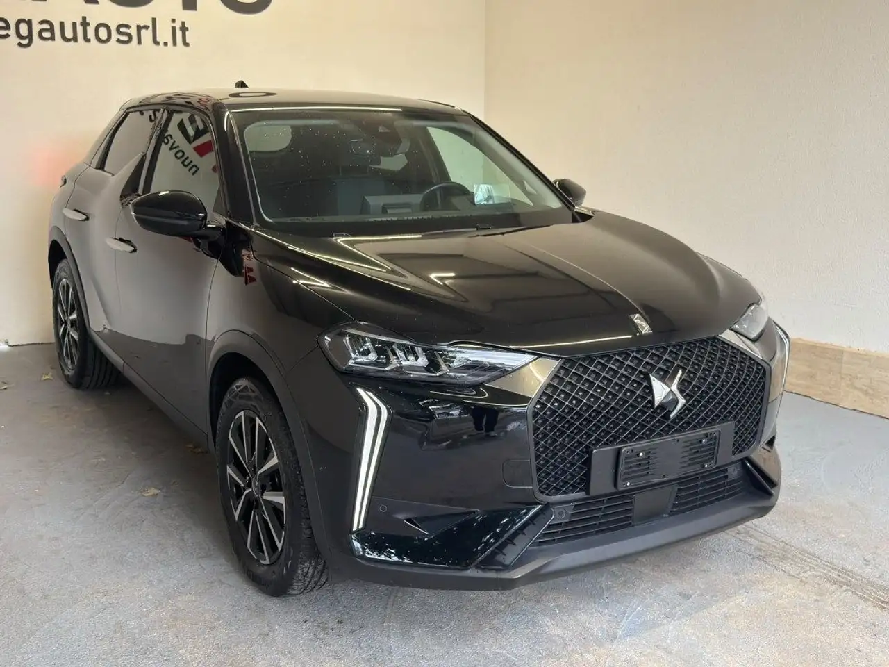 2024 DS Automobiles DS 3 PureTech 100 Pallas, photograph 2