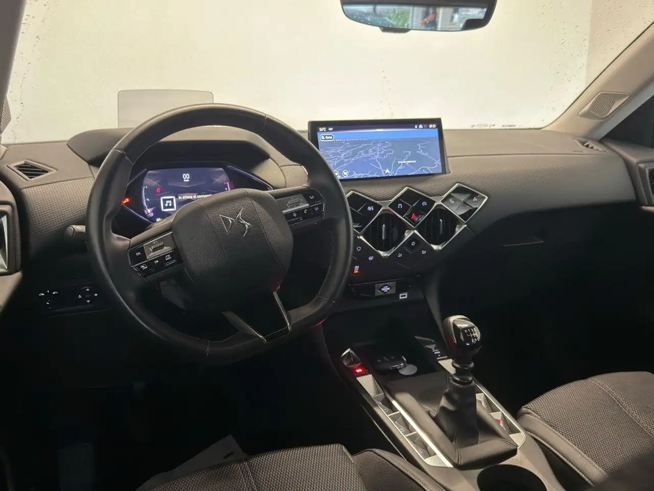 2024 DS Automobiles DS 3 PureTech 100 Pallas, photograph 9
