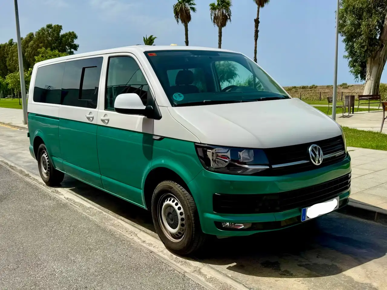 Volkswagen T6 Transporter 102CV, 2.0 TDI, Manual, 3plazas, 5p, Batalla Larga — photo 1 of 40