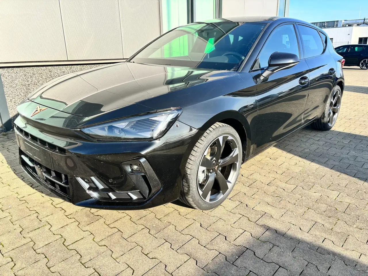 CUPRA Leon Basis 1.5 TSI 150PS, 5 Jahre Garantie, METALLIC... — photo 1 of 13