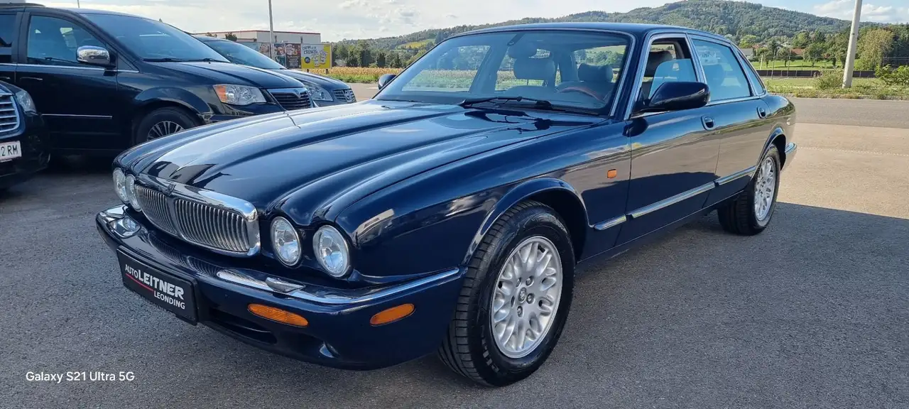 Jaguar XJ8 XJ8 3,2 Executive Executive — photo 1 of 18