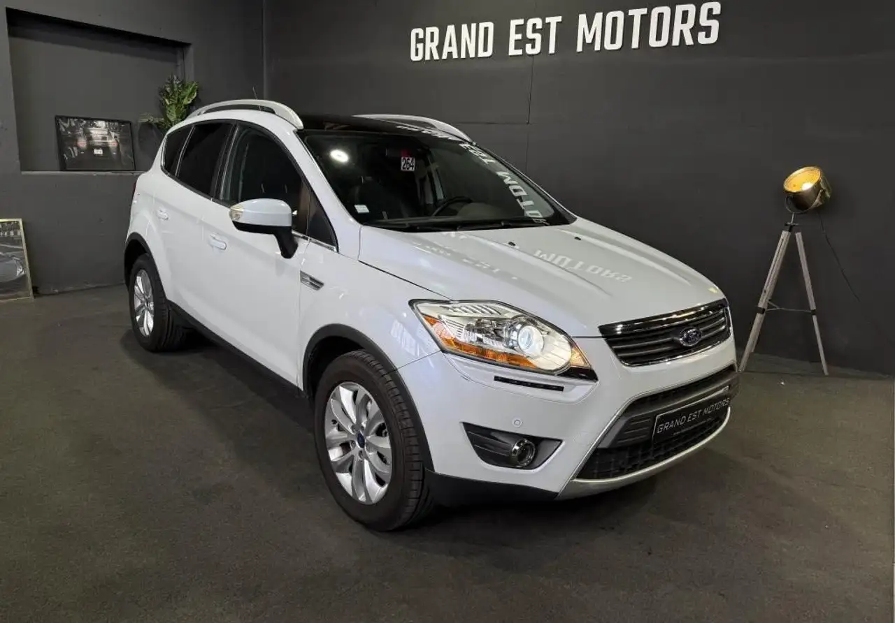 Ford Kuga 2.0 140 cv titanium toit pano boîte auto attelage garantie - — photo 1 of 25