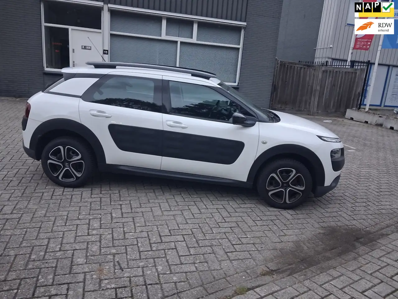 Citroen C4 Cactus 1.2 e-VTi Feel ((( auto.aat ))) — photo 1 of 15