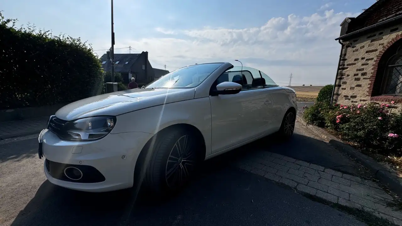 Volkswagen Eos 2,0TExclusive a1,Hd.Voll!Scheckh.PANO+CA FP! — photo 1 of 15