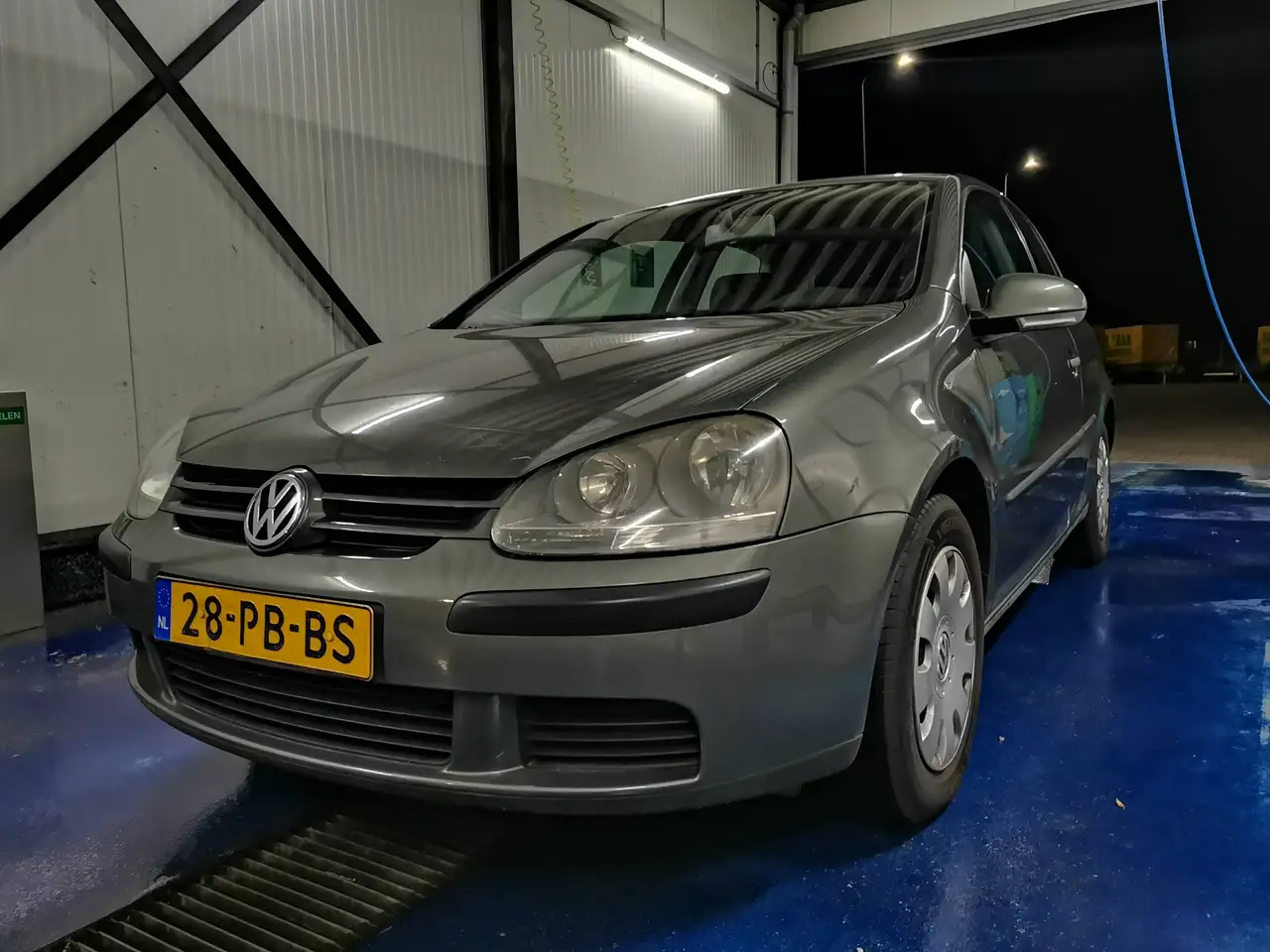 Volkswagen Golf Golf 1.6 FSI Trendline — photo 1 of 12