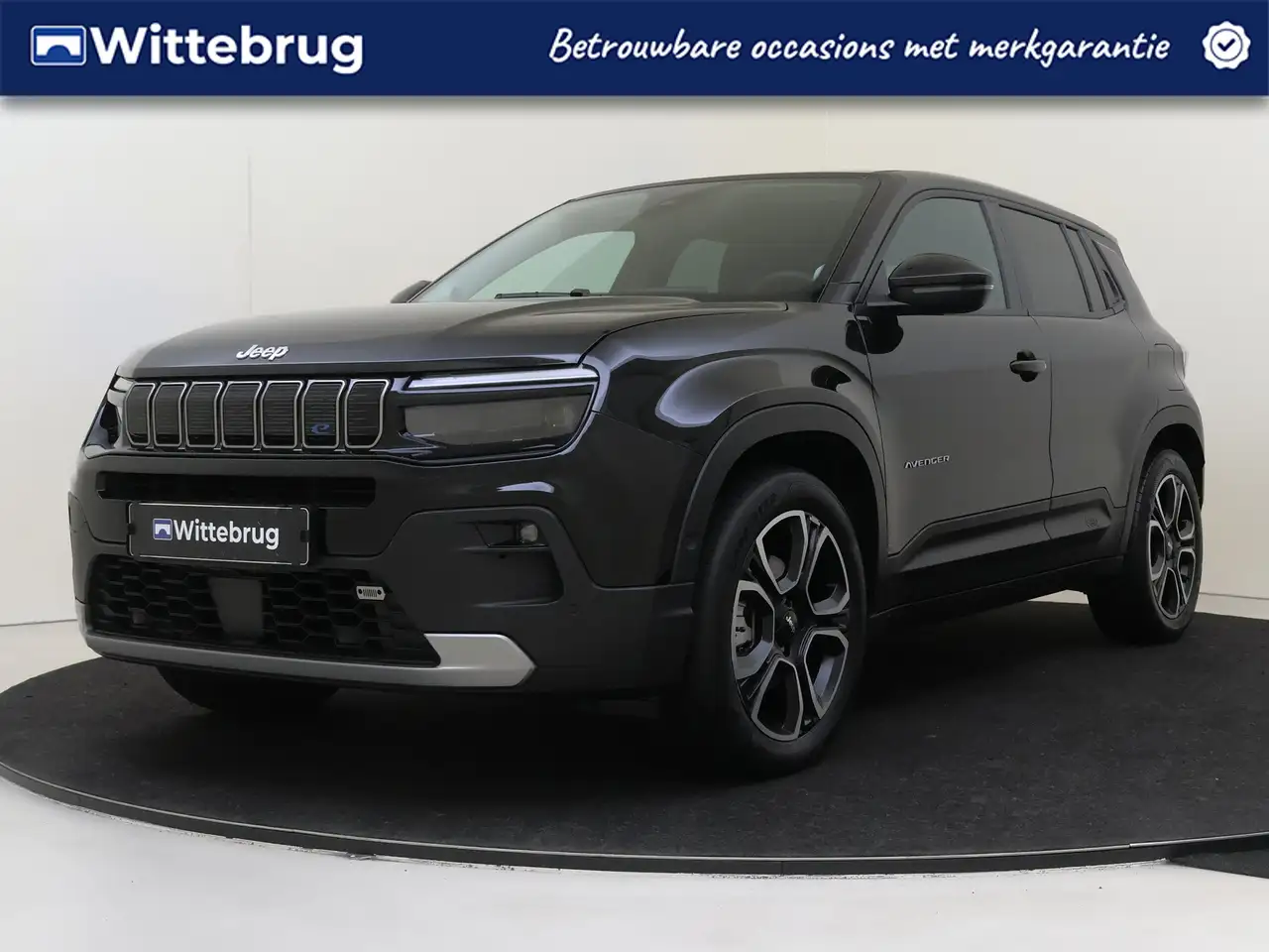 Jeep Avenger Black Edition 54 kWh — photo 1 of 36