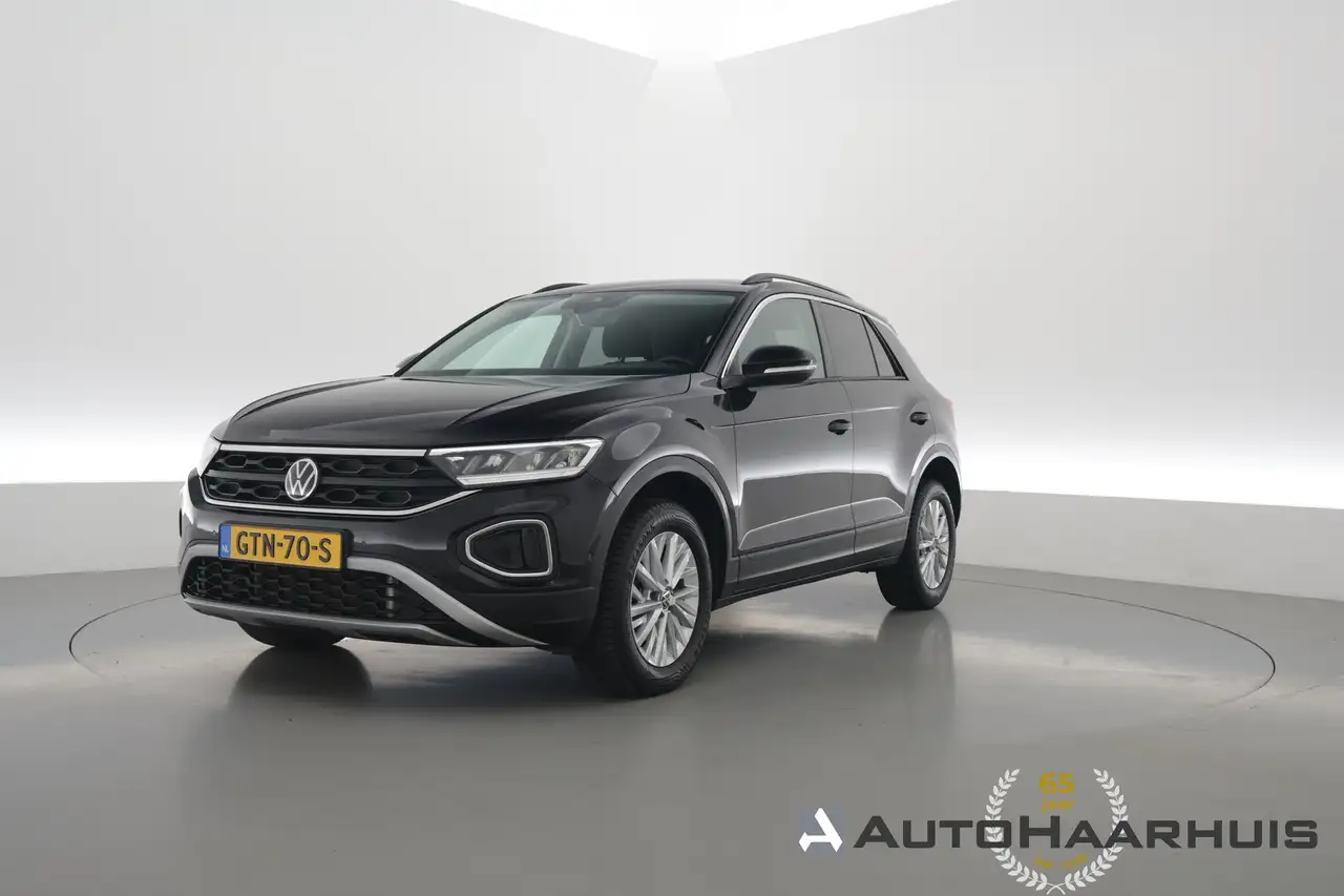 Volkswagen T-Roc 1.5 TSI 150pk DSG | Afn. Trekhaak | Navi | Apple C — photo 1 of 31