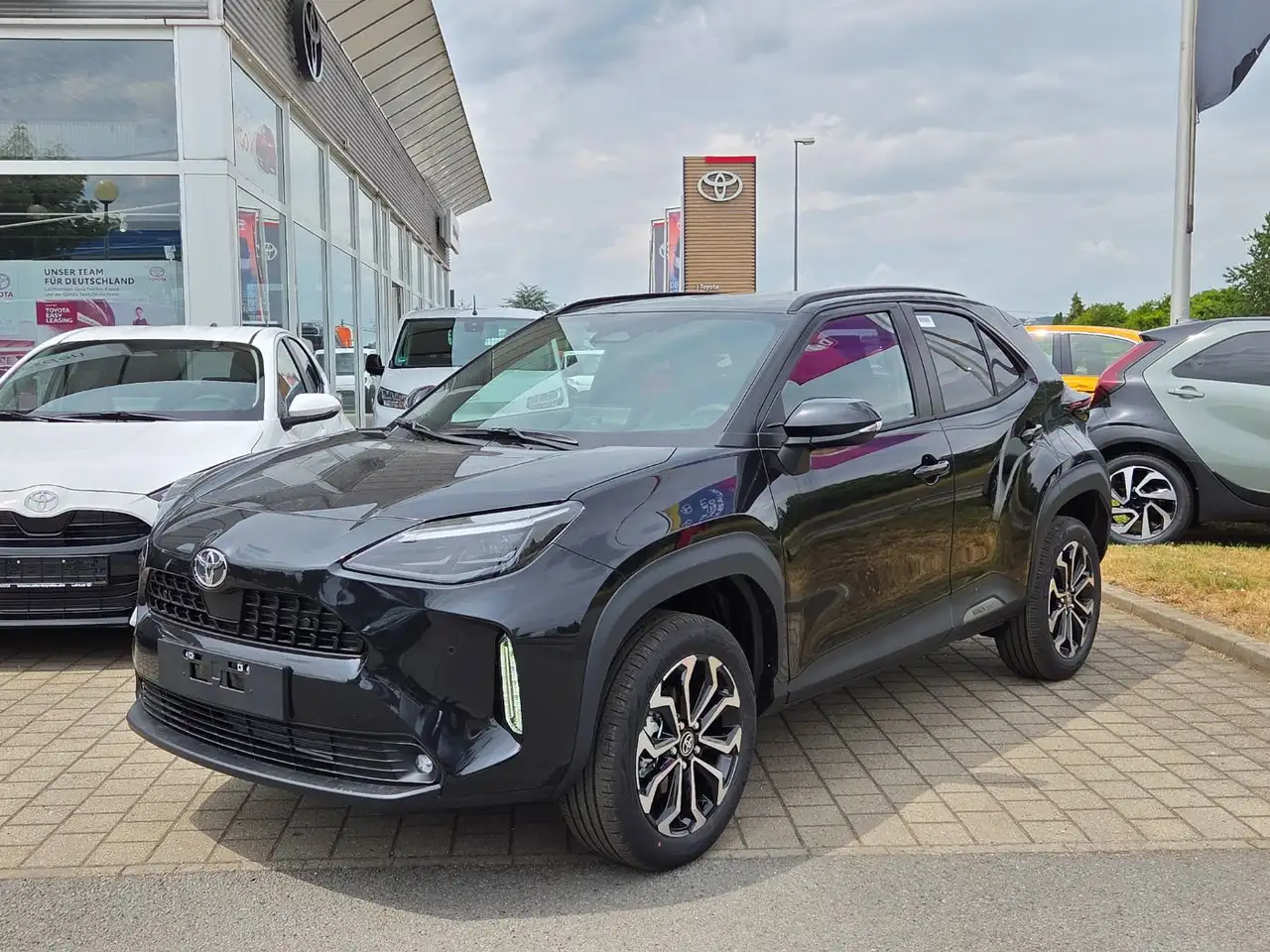 Toyota Yaris Cross 1.5 Hybrid Teamplayer Winter+SafetyPaket — photo 1 of 14