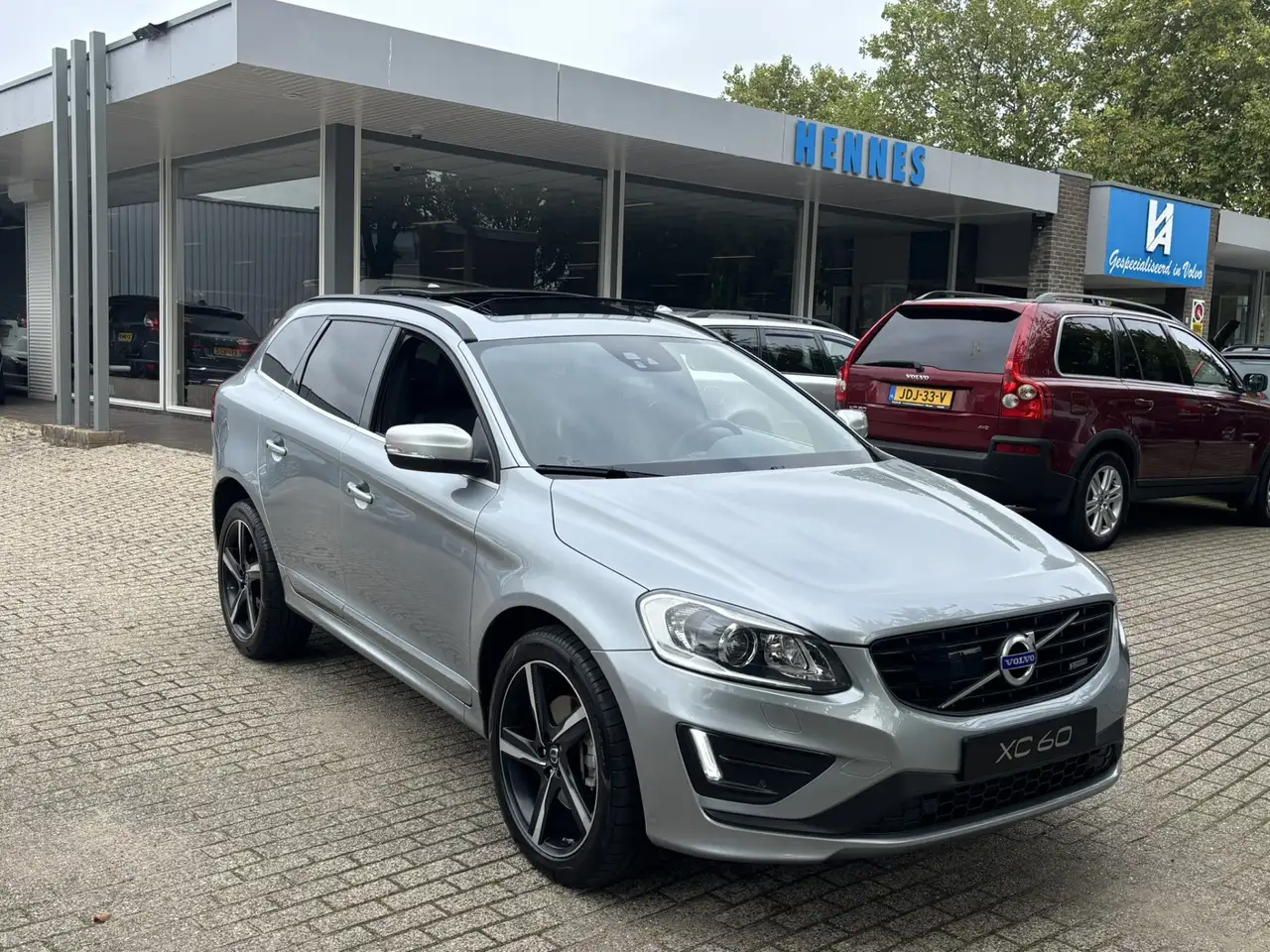 Volvo XC60 3.0 T6 R-Design Pano ACC Keyless Family Harman Kar — photo 1 of 27