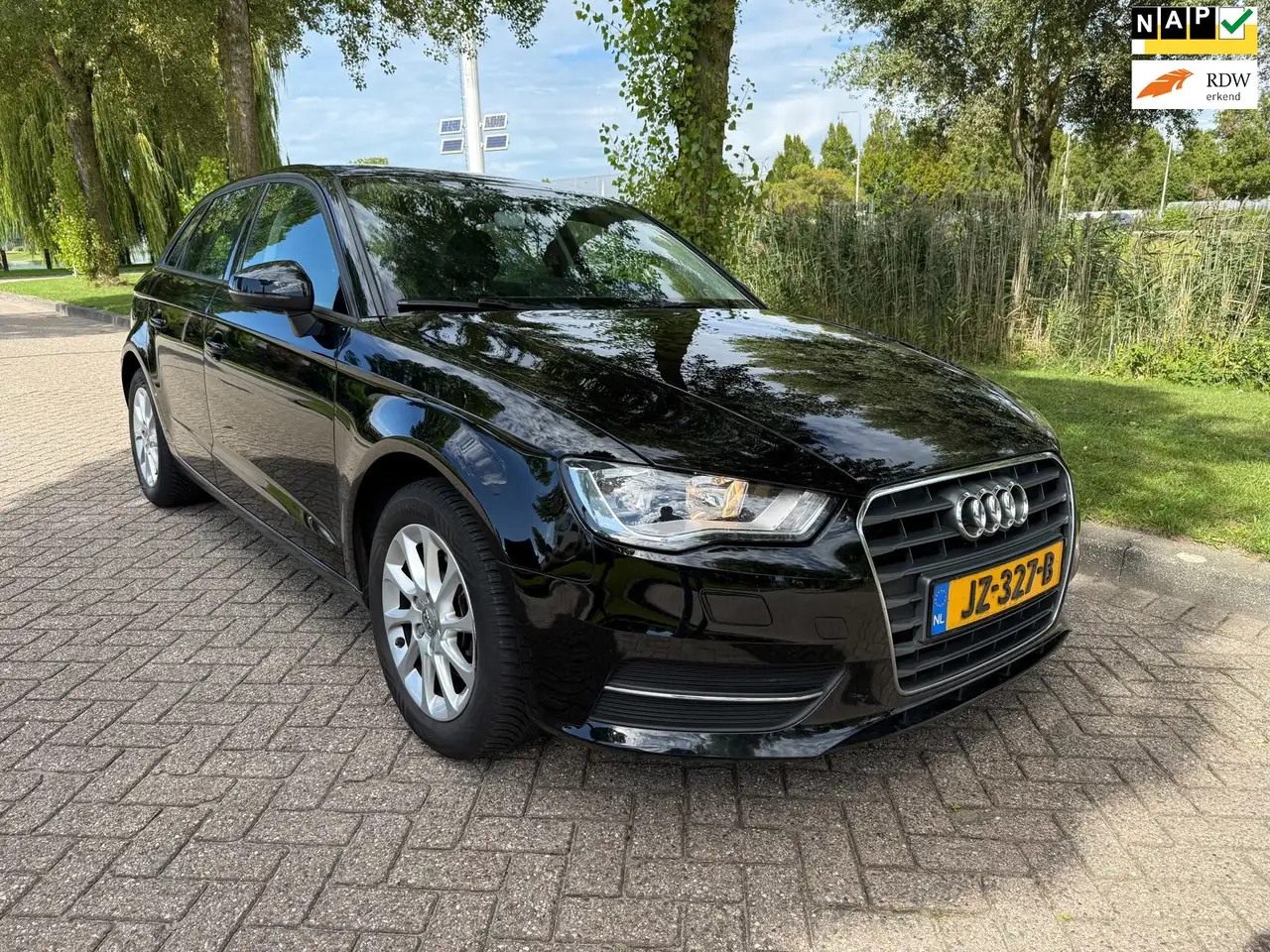 Audi A3 Sportback 1.2 TFSI Adrenalin Sport — photo 1 of 19