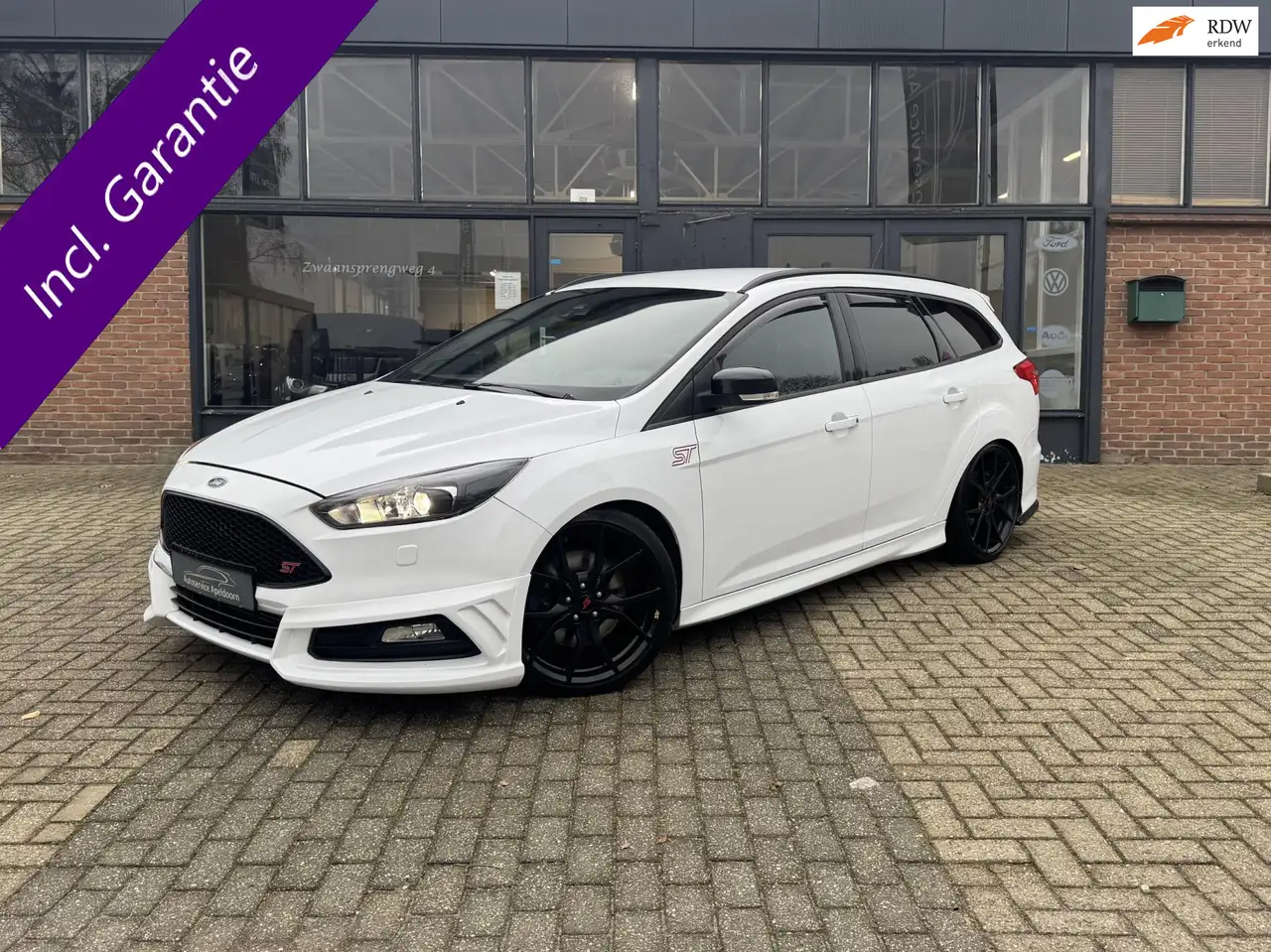 Ford Focus Wagon 2.0 ST, Xenon, Bull-x, Vol leer — photo 1 of 31