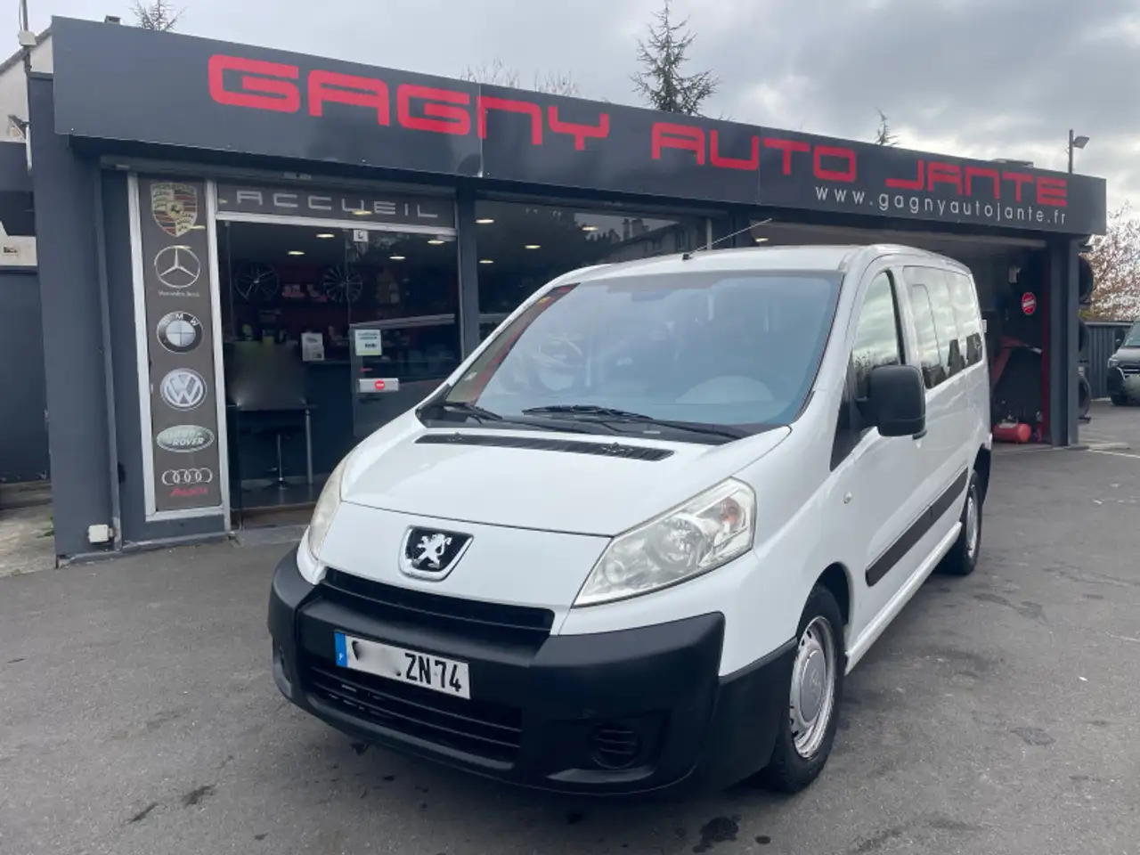 Peugeot Expert 1.6 HDI90 CONFORT COURT 9PL — photo 1 of 15