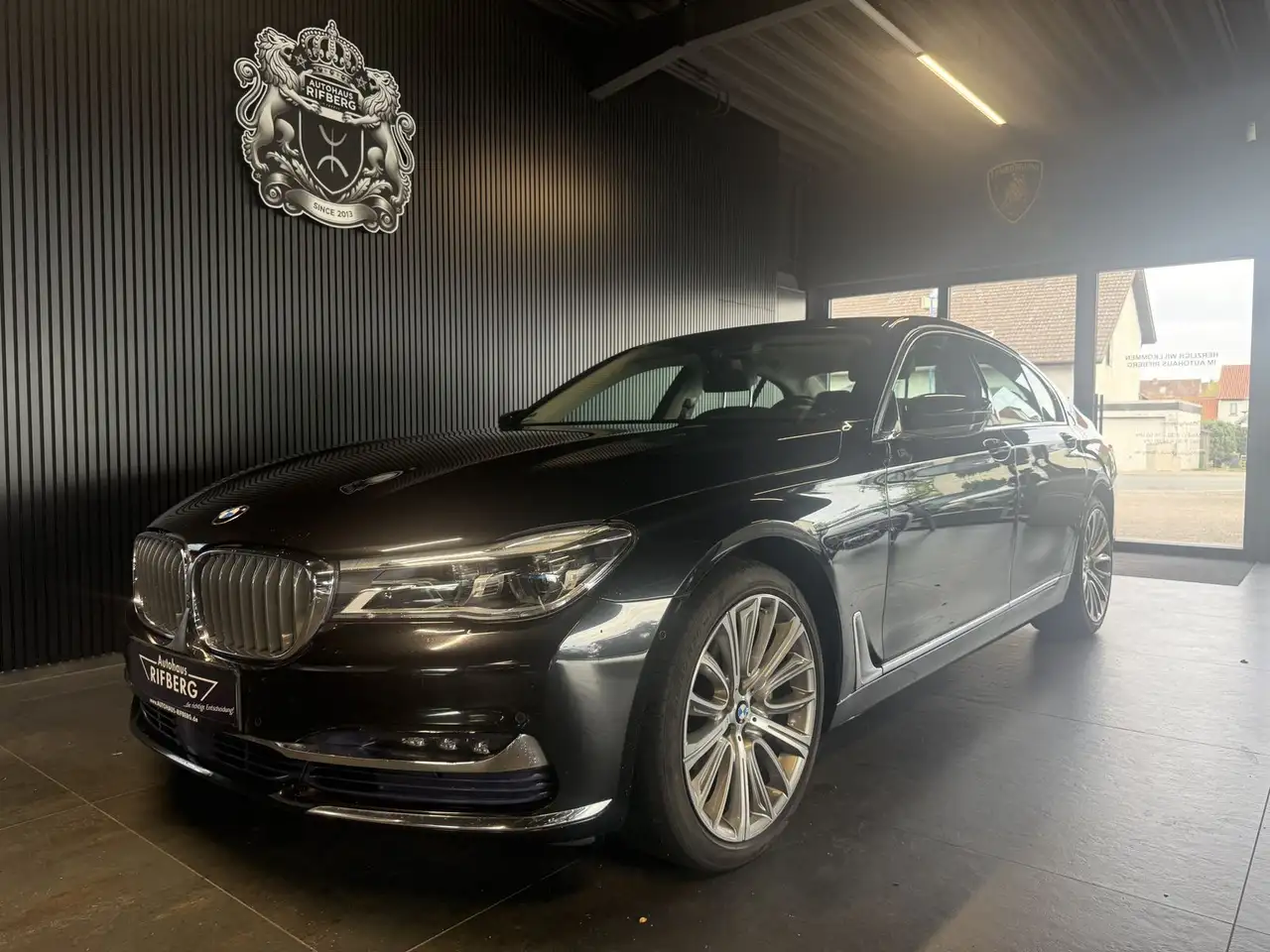 BMW 740 d xDrive Laser/360°/HUD/Massage/Navi/Memory — photo 1 of 15