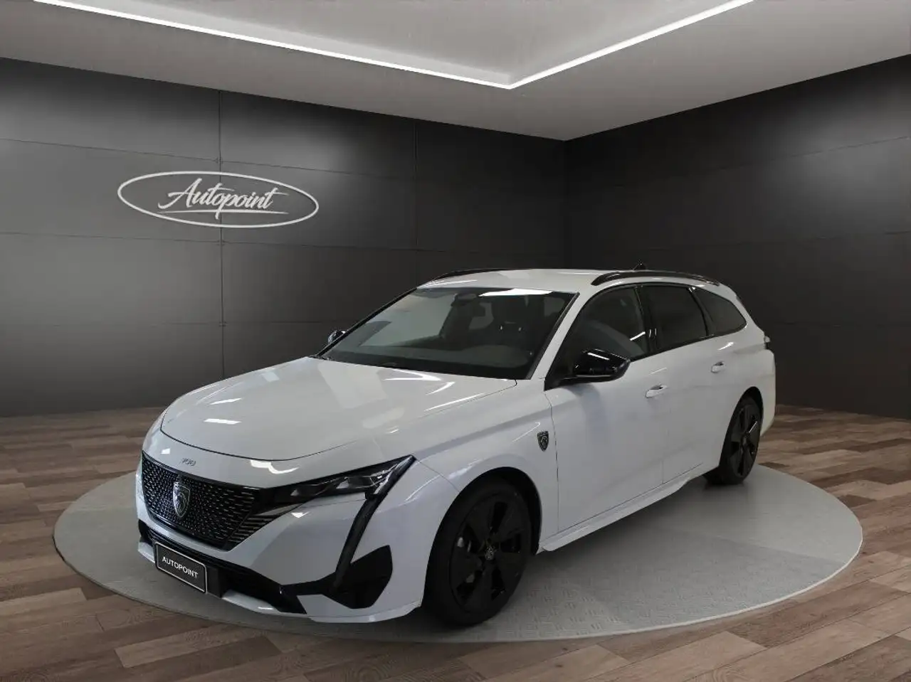 Peugeot 308 SW GT Hybrid 145 e-DCS6 — photo 1 of 15