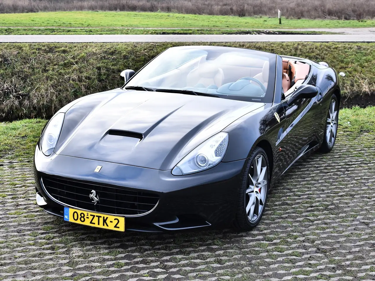 Ferrari California 4.3 V8 — photo 1 of 21
