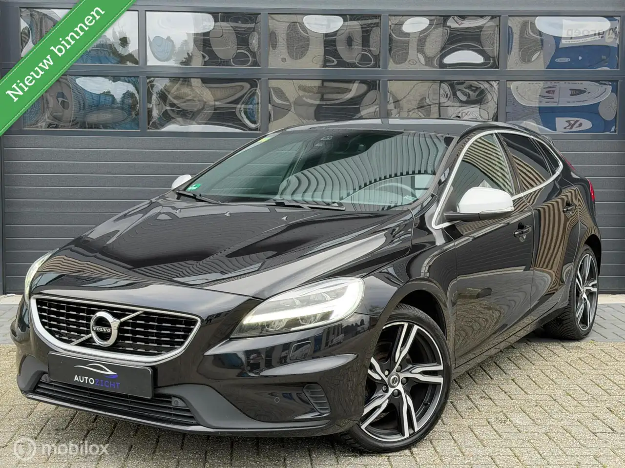 Volvo V40 2.0 T3 R-Design | Pano | Cruise | Alcanta — photo 1 of 23