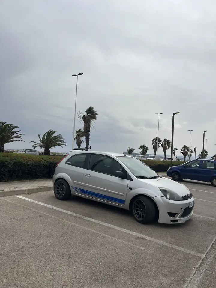 Ford Fiesta 3p 1.4 tdci Titanium — photo 1 of 4