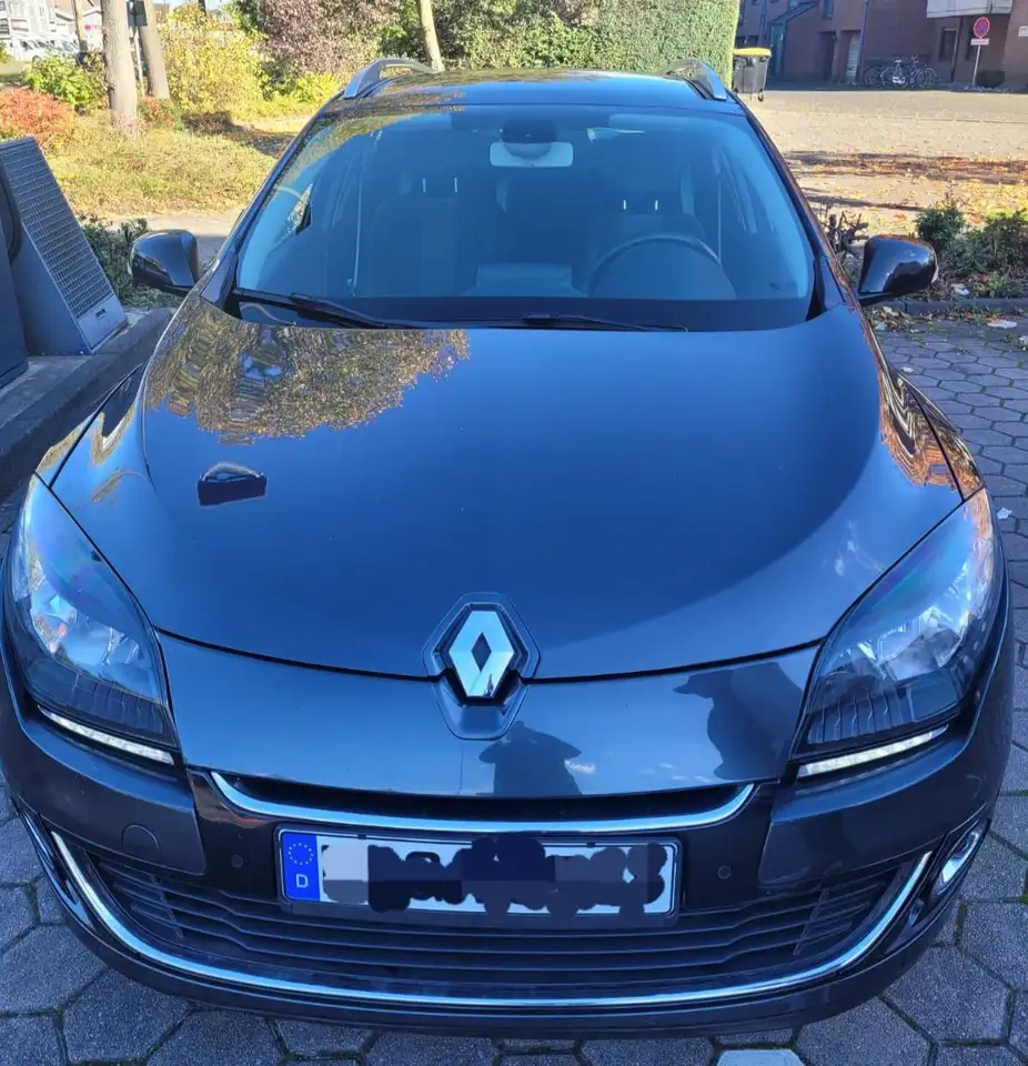 Renault Megane Megane Grandtour 2.0 140 CVTBose Edition — photo 1 of 10