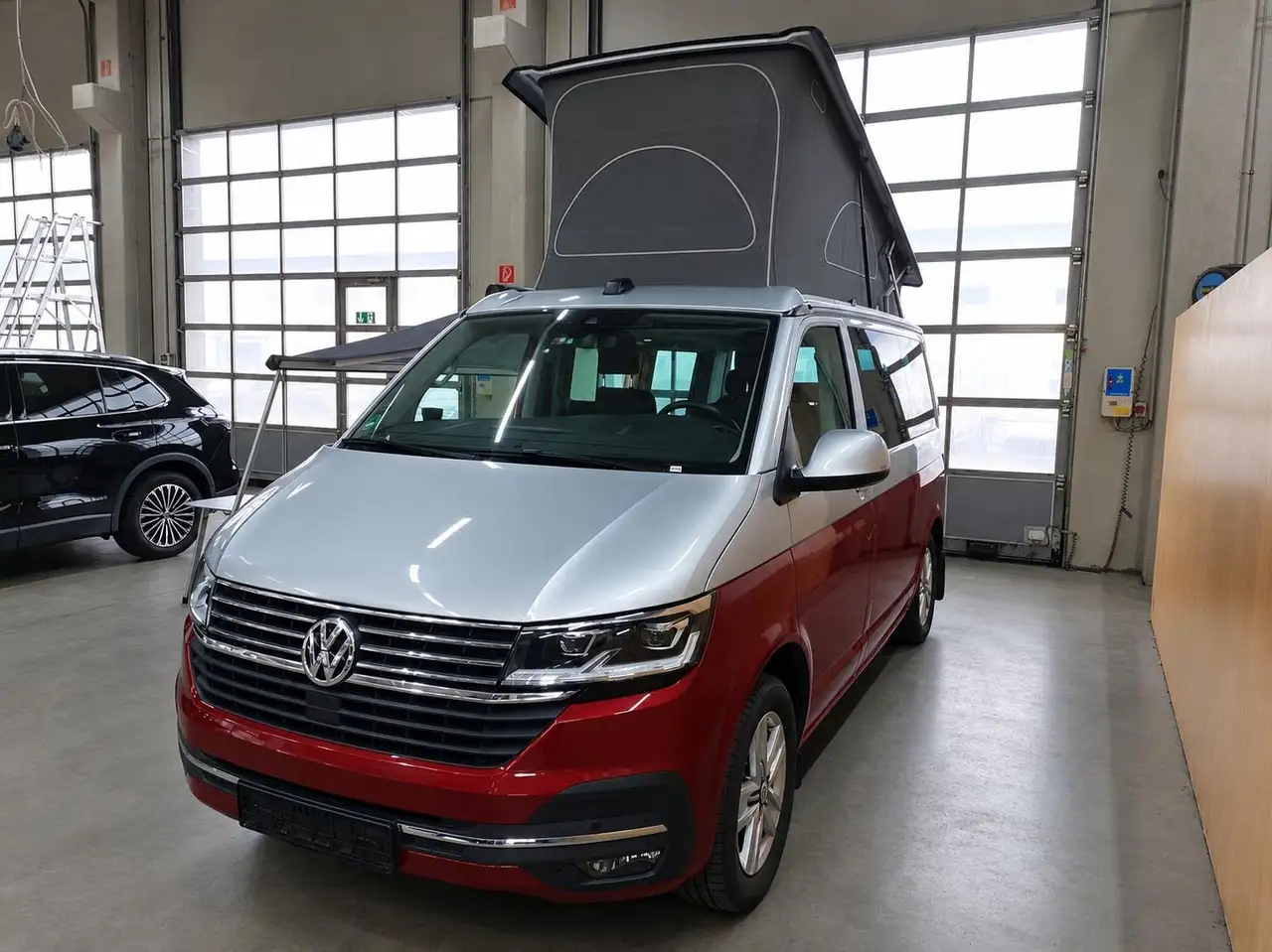 Volkswagen T6.1 California 2.0 TDI Beach LED KAMERA ACC AHK — photo 1 of 11