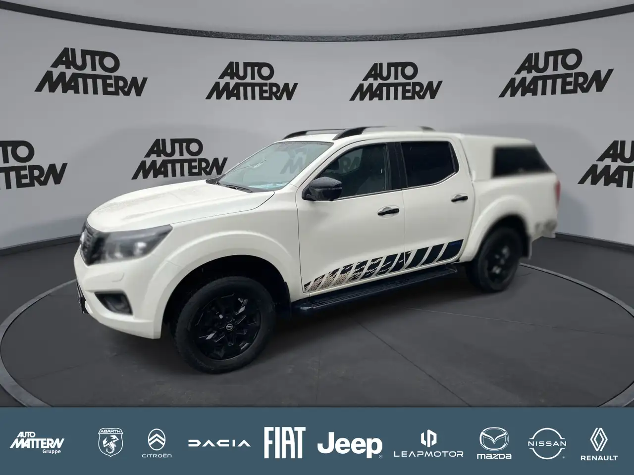 Nissan Navara 4x4 2.3 dCi N-Guard 4x4 — photo 1 of 25