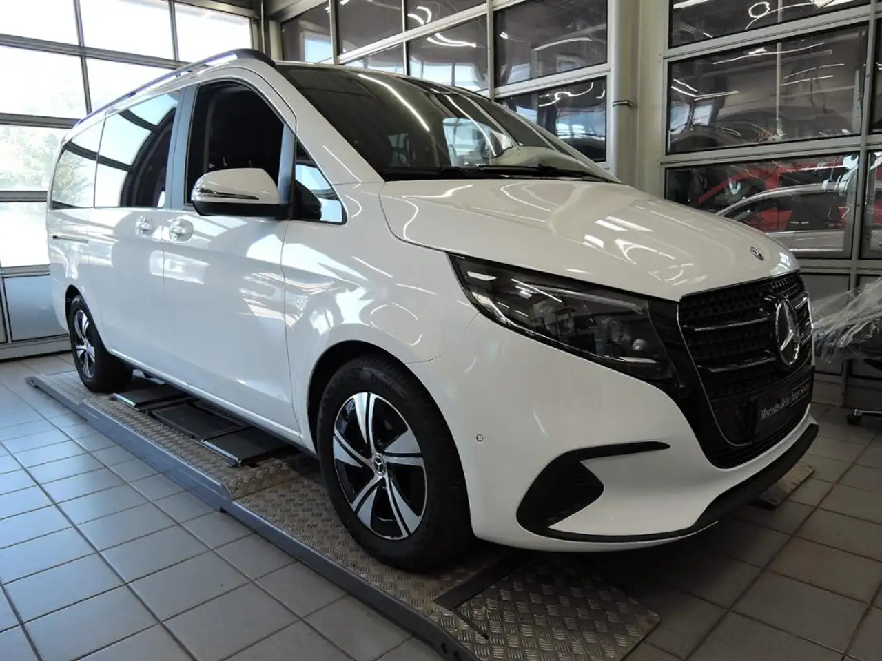 Mercedes-Benz V 300 d STYLE Winter-Paket*Fahrerkamera — photo 1 of 10