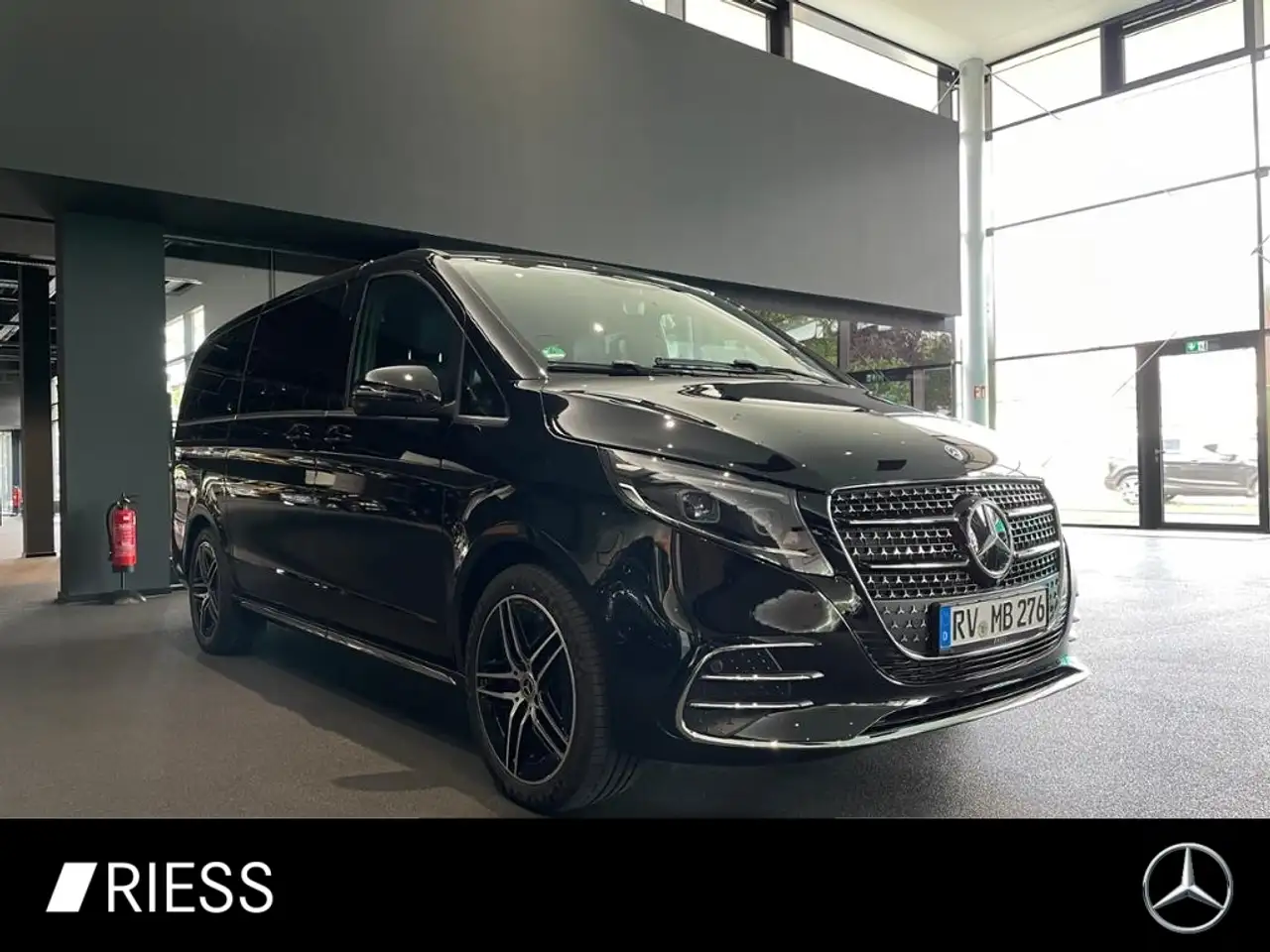 Mercedes-Benz V 300 d AVANTGARDE/4MATIC/360°KAM/DISTRONIC/AHK — photo 1 of 17
