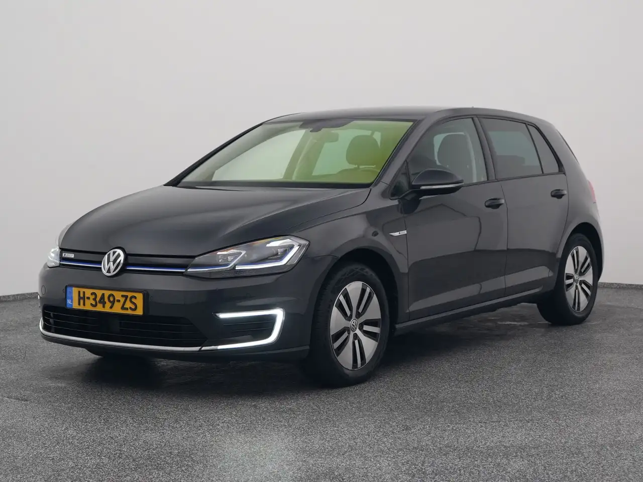 Volkswagen e-Golf E-DITION | ADAPTIVE — photo 1 of 40