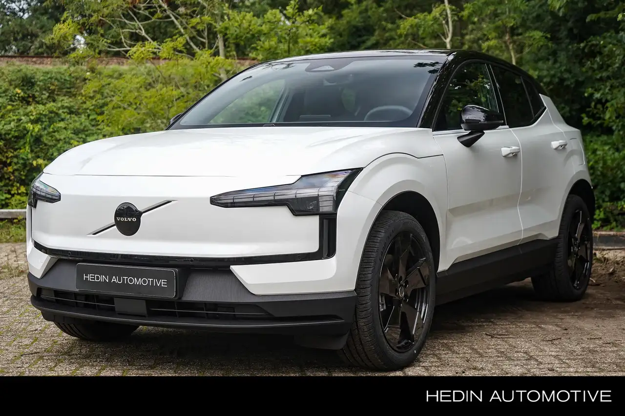 Volvo EX30 Single Motor Ext Range Plus Black Ed Europa 69 kWh — photo 1 of 23