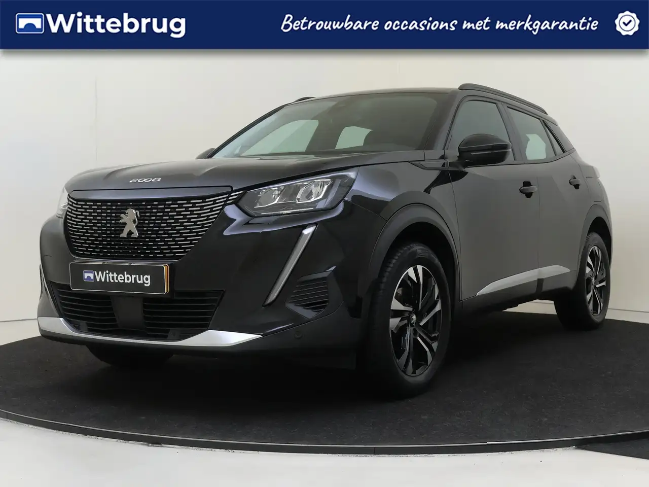 Peugeot 2008 1.2 PureTech Blue Lease Allure — photo 1 of 40