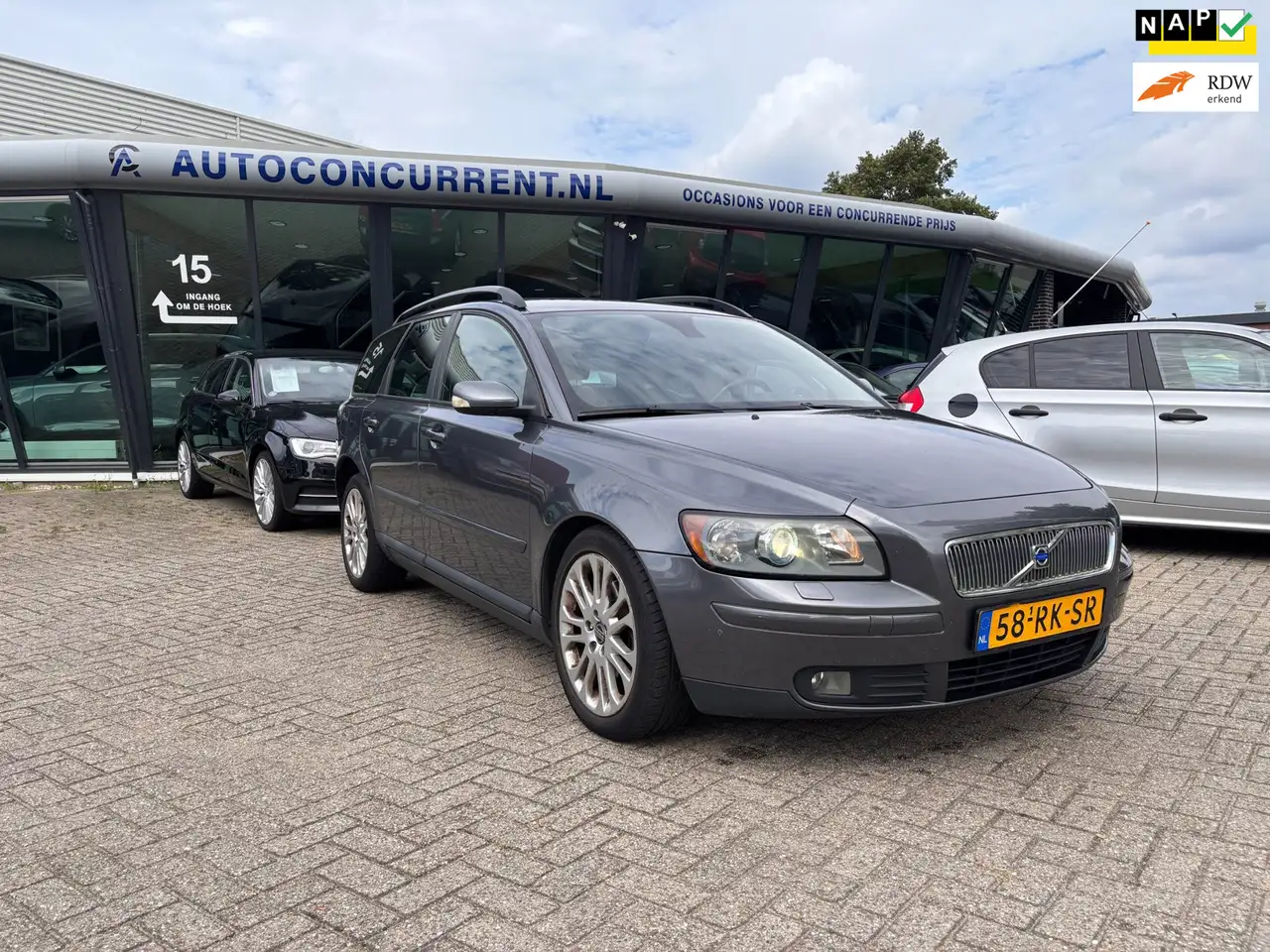 Volvo V50 2.4i Summum, Nwe distributie, leder, memory, Inrui — photo 1 of 15