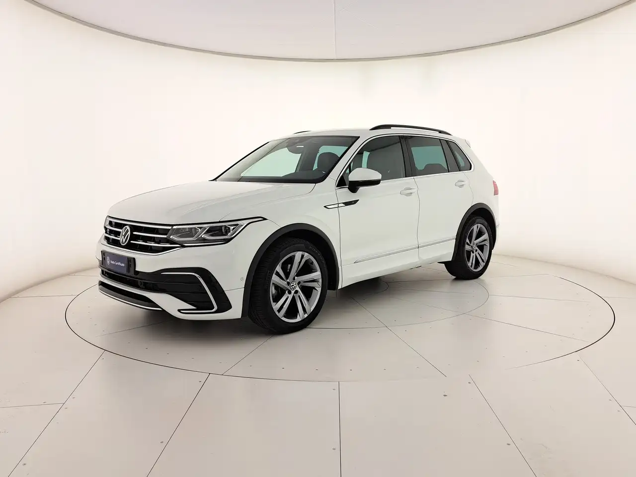 Volkswagen Tiguan 2.0 tdi r-line 150cv dsg — photo 1 of 17