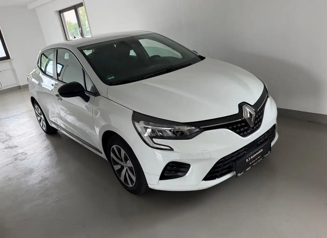Renault Clio E-TECH Hybrid quilibre LED — photo 1 of 10