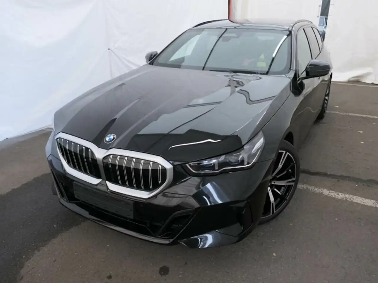 BMW 520 i AT M Sportpaket AHK Standh Sitzbelüftung AC — photo 1 of 11