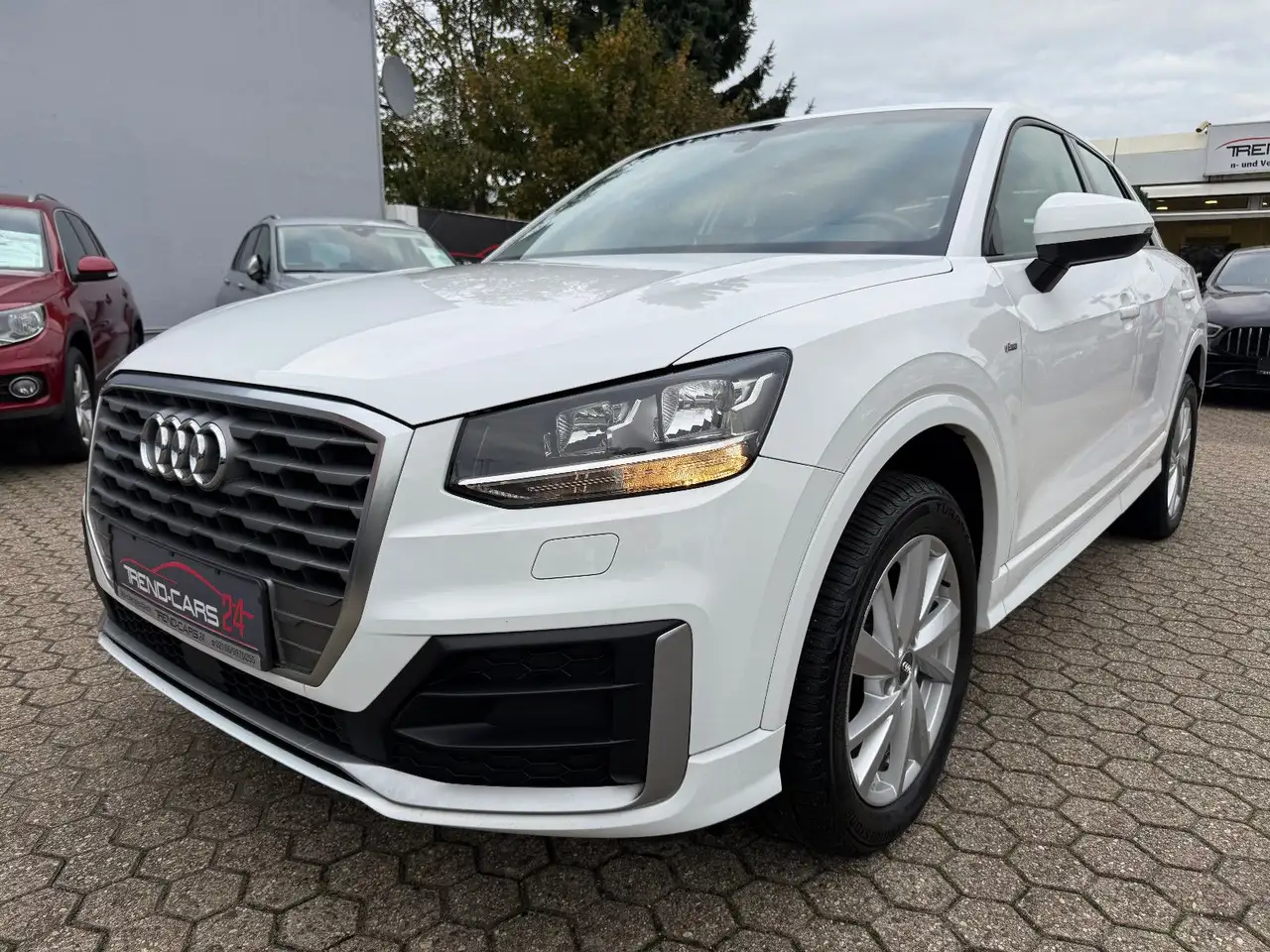 Audi Q2 35 TFSI*AHK*Tempomat*Leder*Navi* — photo 1 of 23