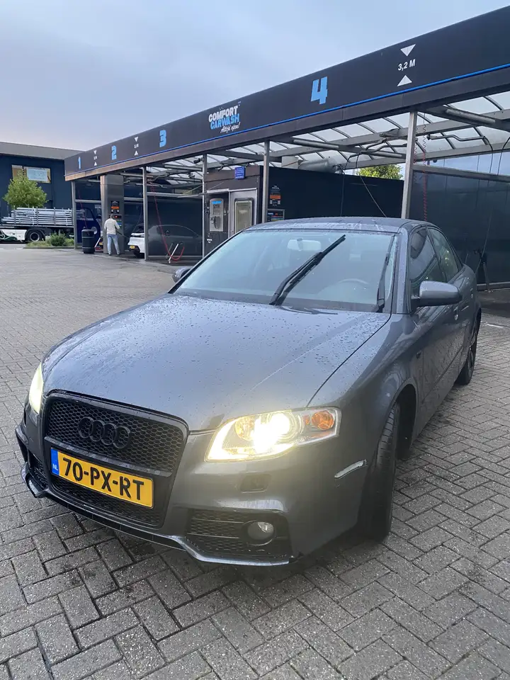 Audi A4 2.0 Pro Line — photo 1 of 5