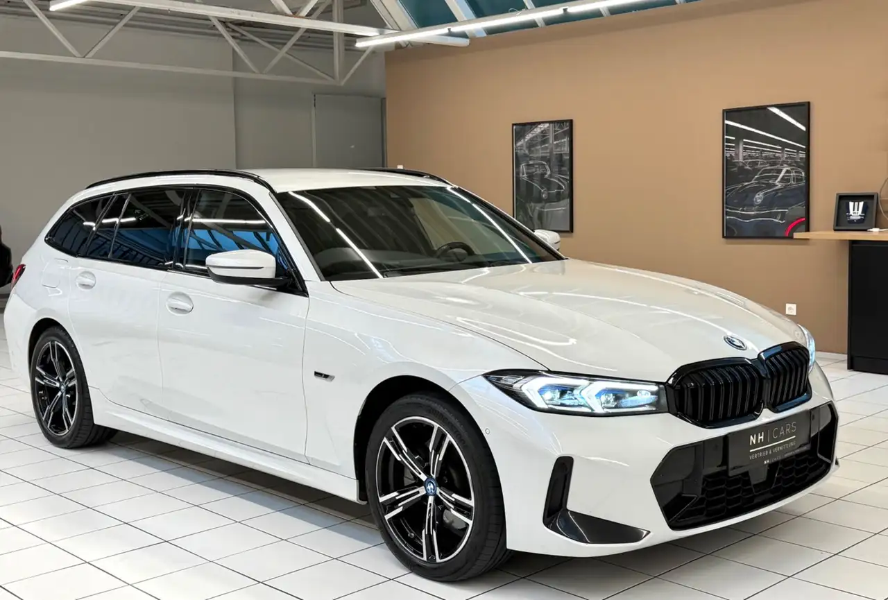 BMW 330 e PHEV xDrive Touring/DrivingAssist/Angängerkuppl — photo 1 of 15