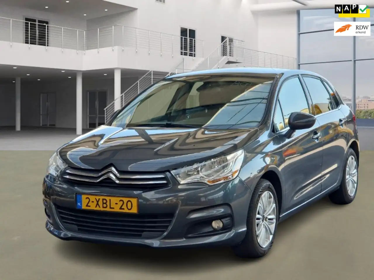 Citroen C4 1.2 PureTech Exclusive AIRCO CRUISE NAVI PDC — photo 1 of 20