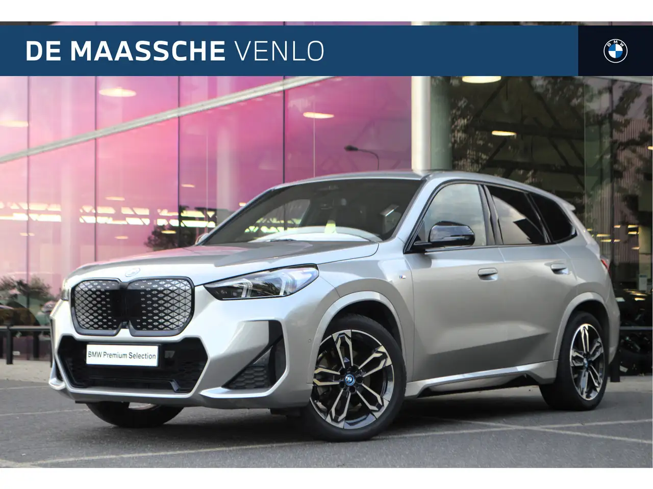 BMW iX1 xDrive30 Launch Edition 67 kWh Automaat / Panorama — photo 1 of 30