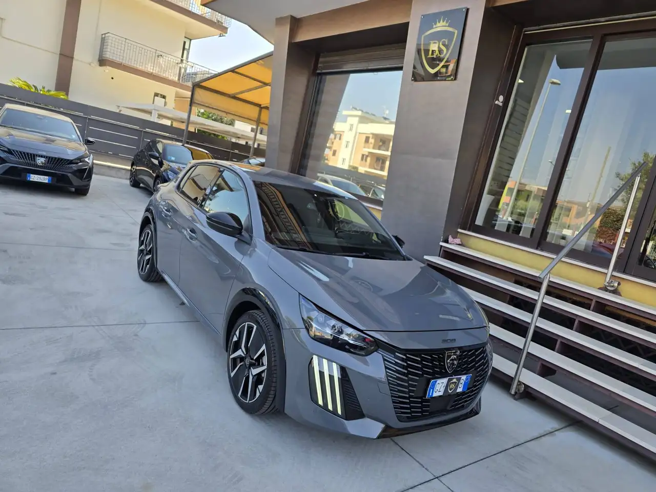Peugeot 208 208 II 2023 1.2 hybrid GT 145cv e-dcs 6 — photo 1 of 15