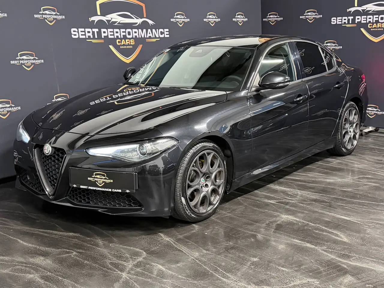 Alfa Romeo Giulia 150 PS ALLRAD — photo 1 of 15