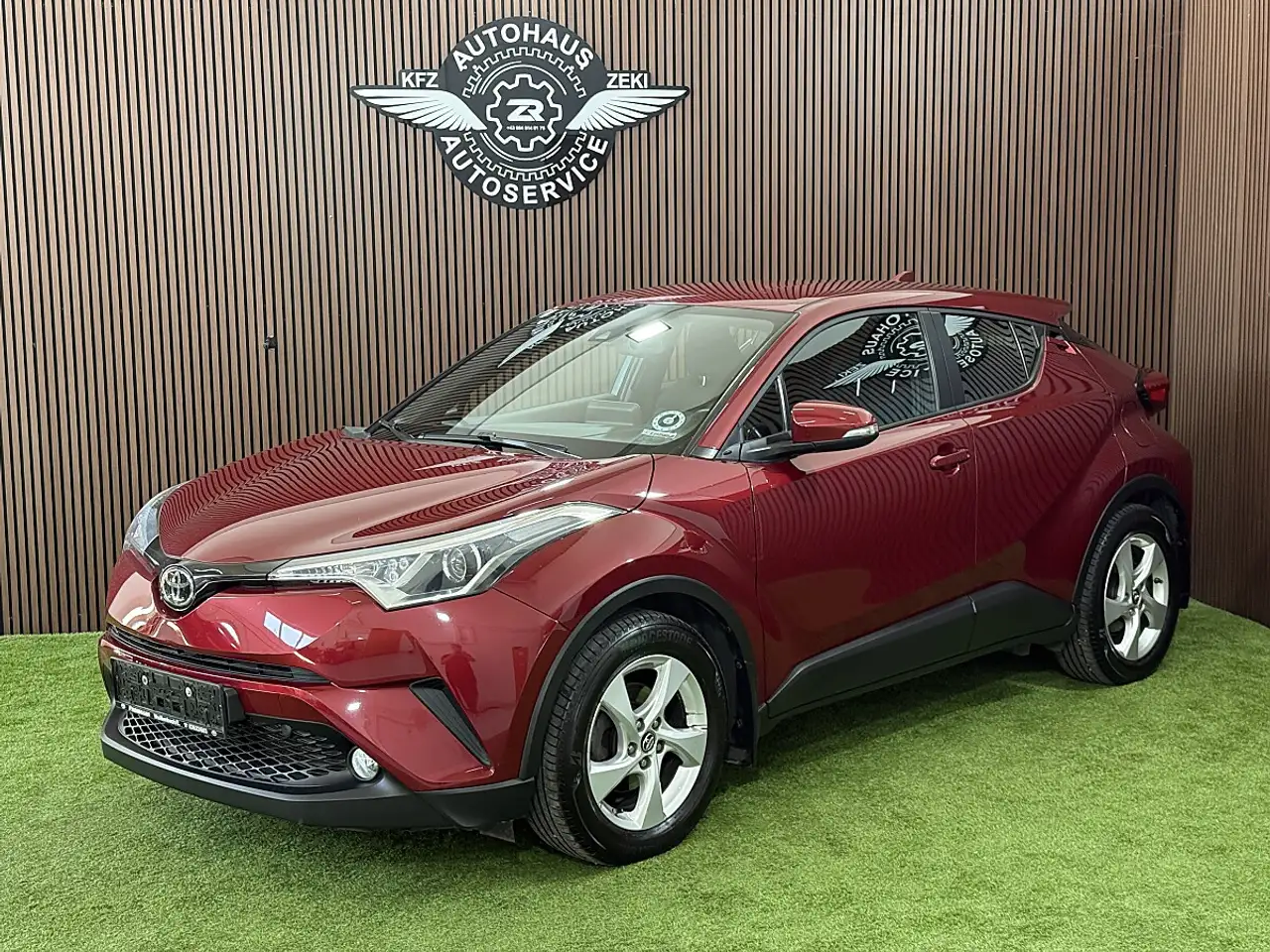 Toyota C-HR 1,2T C-ENTER 4WD CVT — photo 1 of 40