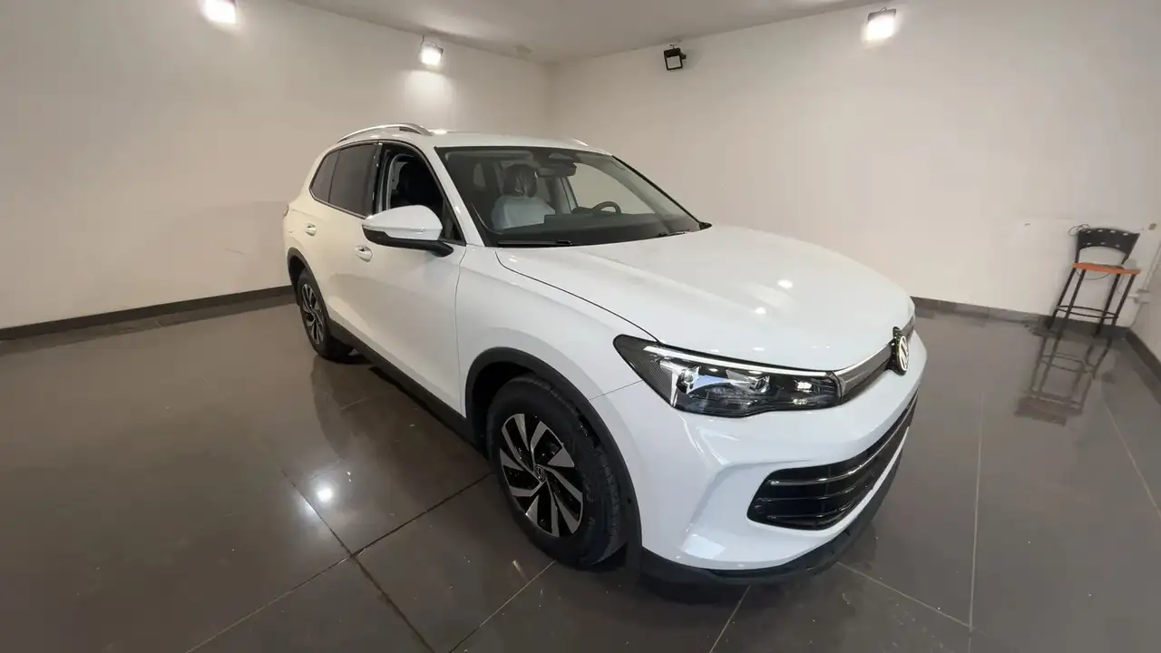 Volkswagen Tiguan Tiguan 1.5 etsi Edition Plus 150cv dsg — photo 1 of 15