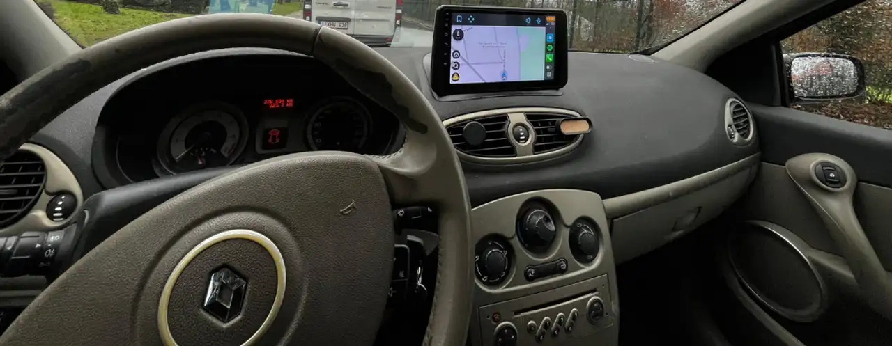 Renault Clio 1.4i 16v Authentique — photo 1 of 5